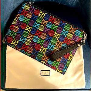 NWOT Gucci Psychedelic clutch